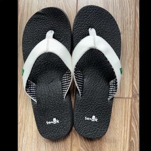 New Sanuk Sandals - size 6